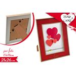 Κορνίζα ξύλινη με πλαίσιο που γράφει ~Love~ με διαστάσεις 21x26 cm