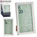 Κορνίζα πλαστική με διαστάσεις 15x20cm σε λευκό χρώμα
